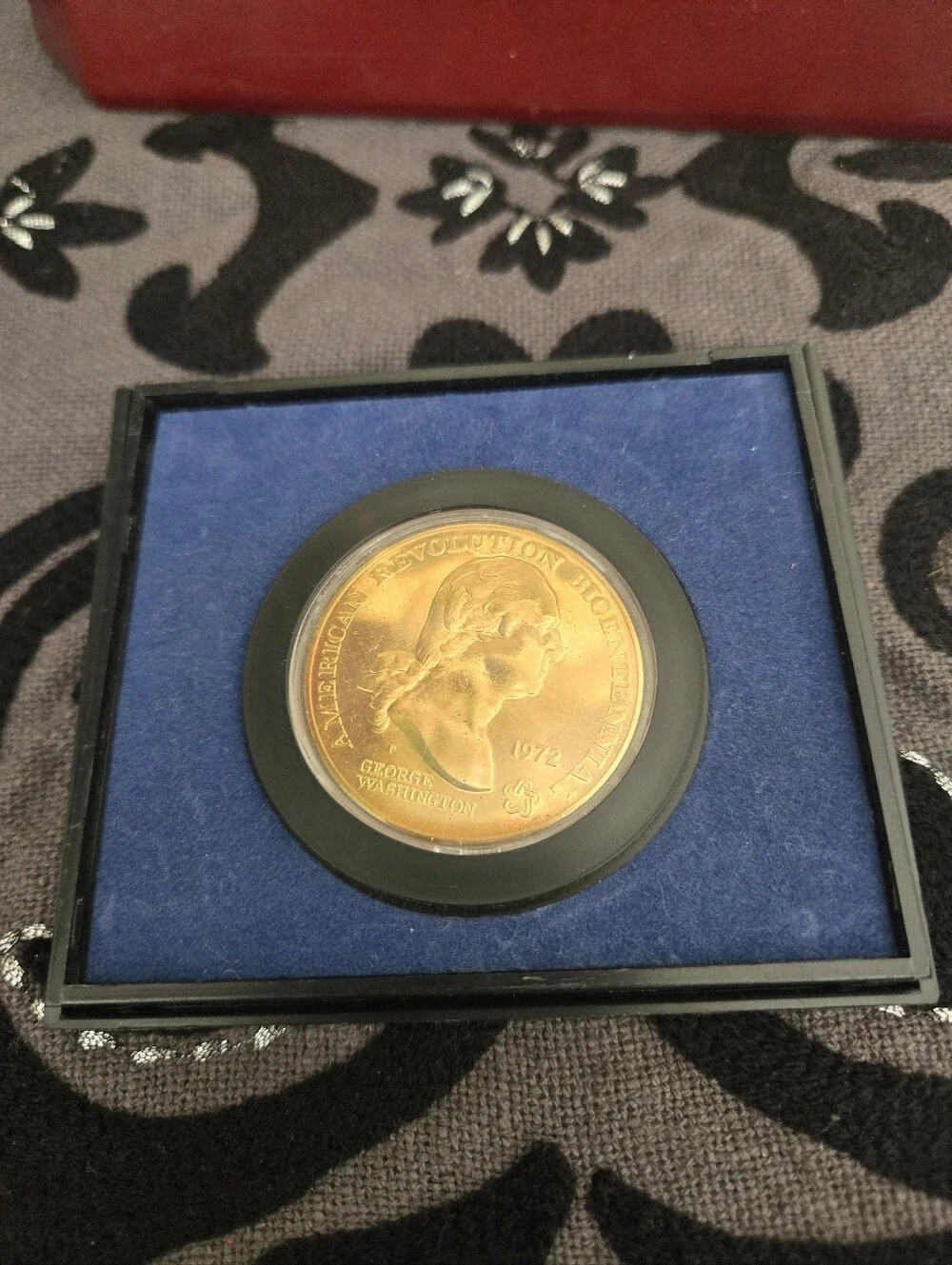 American Revolution Bicentennial Commemorative Coin - Gold Tone